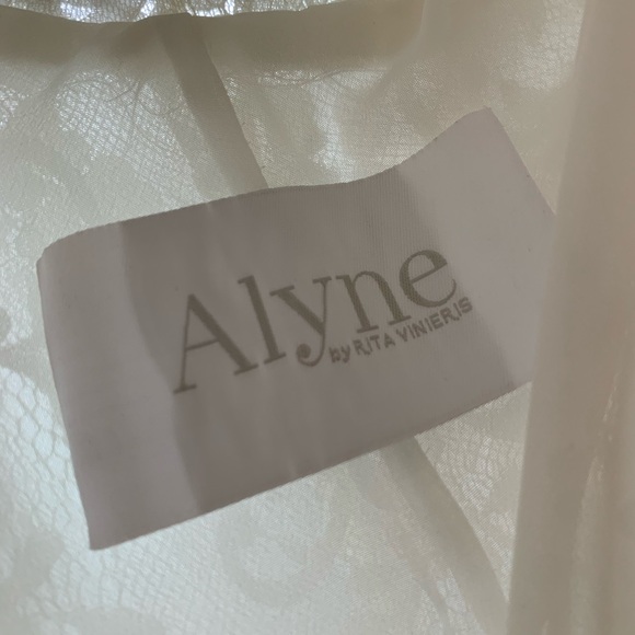 BNWT Lace wedding dress - Picture 10 of 10